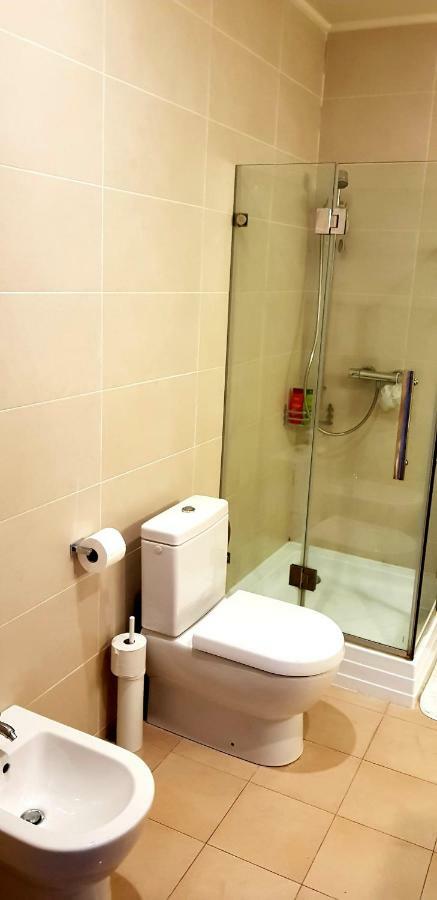 Exceptional Uzupis Bridge 3 Bedroom Apartment فيلنيوس المظهر الخارجي الصورة