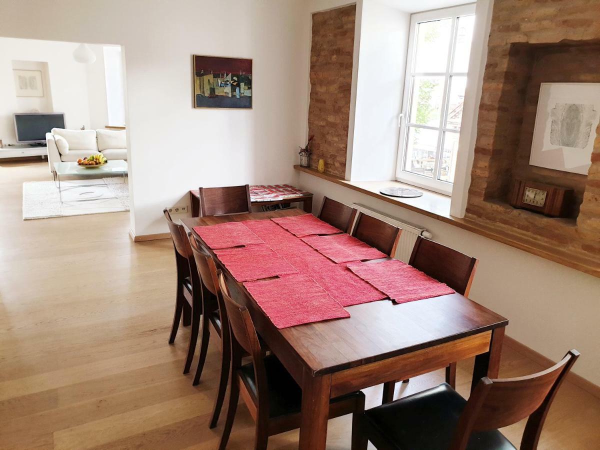 Exceptional Uzupis Bridge 3 Bedroom Apartment فيلنيوس المظهر الخارجي الصورة