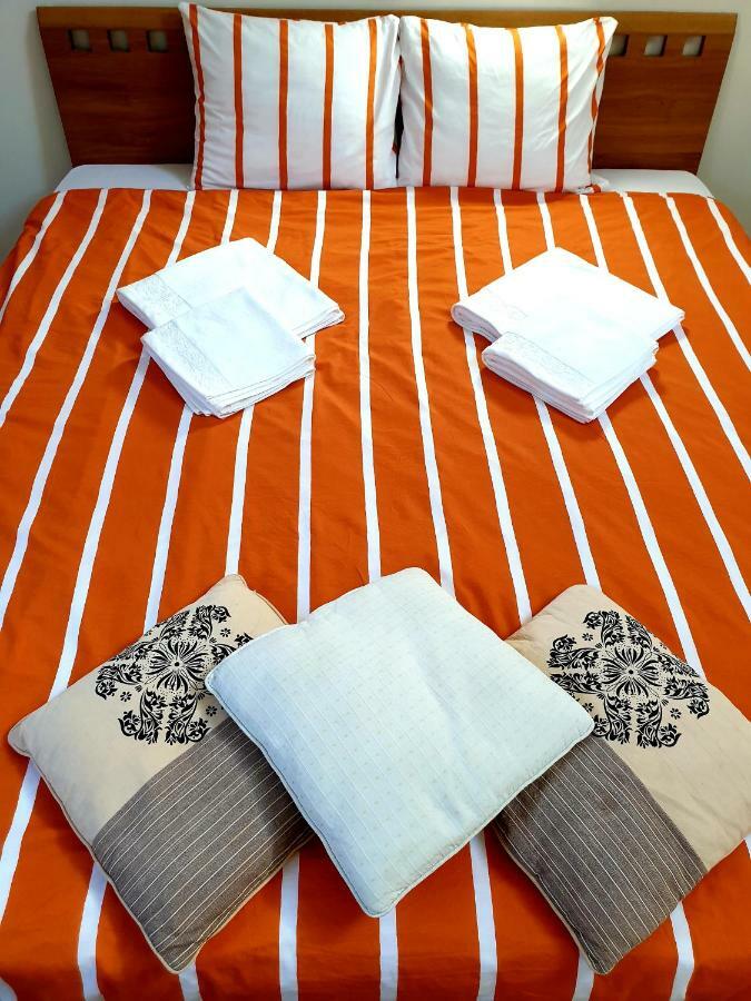 Exceptional Uzupis Bridge 3 Bedroom Apartment فيلنيوس المظهر الخارجي الصورة